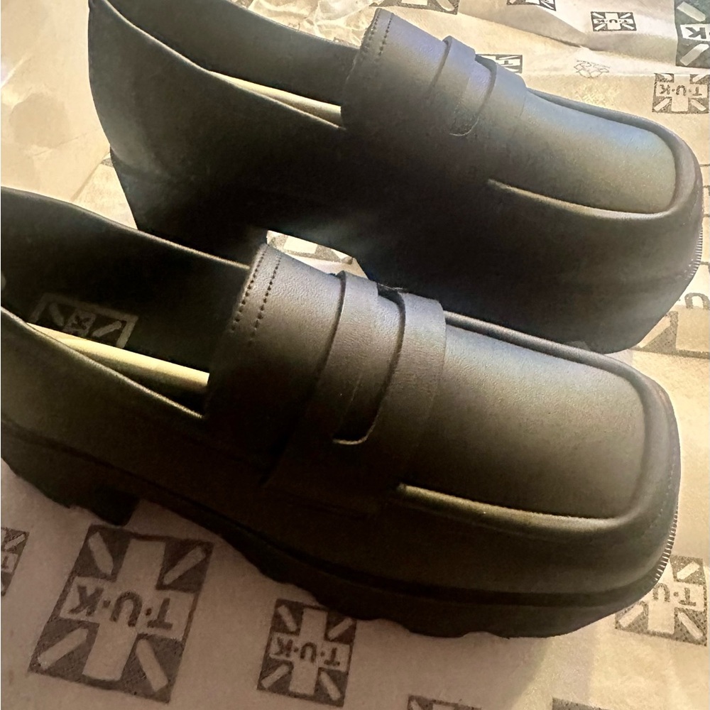 T.U.K. Black Vegan TUKskin Nosebleed Square Toe Loafers - Size 6 ❤️💋 - Picture 14 of 17
